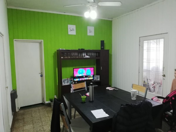 Casa de dos dormitorios sobre Avenida Colón 