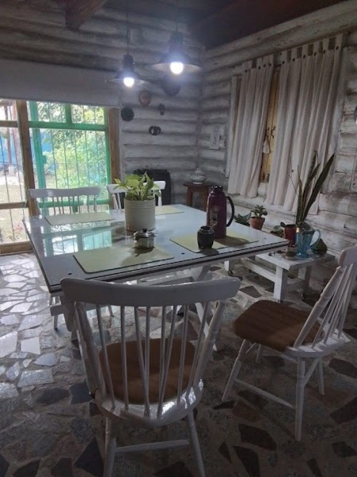 VENDO HERMOSA CASA DE TRONCOS