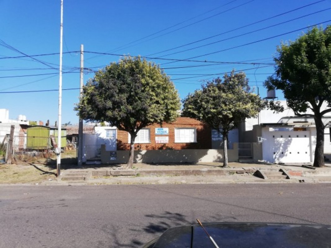 Casa de dos dormitorios sobre Avenida Colón 